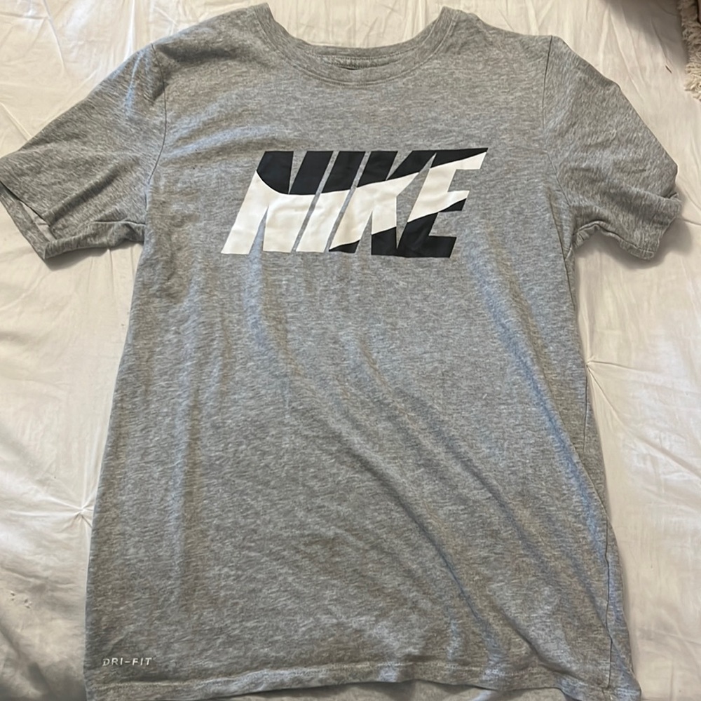 Size small Nike tee